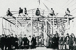 「東洋新薬社」建築中の写真