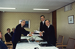 「調印式」写真